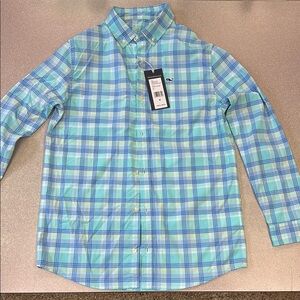 Boys Vineyard Vine performance button down. Long sleeve. Medium